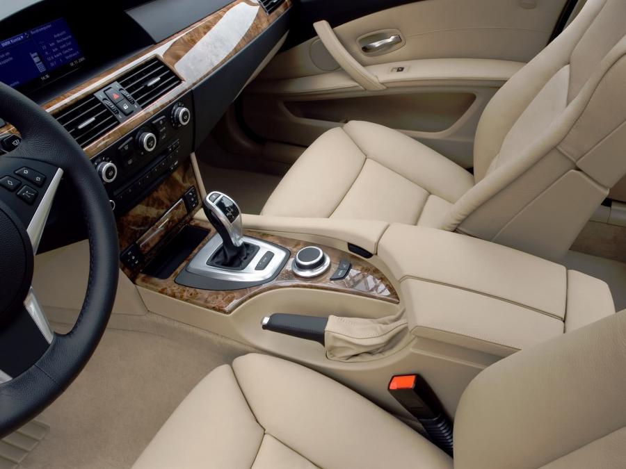  BMW 530i Touring 2007 года  (фото 17 из 46)